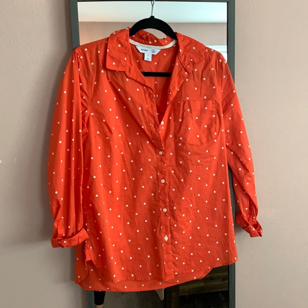 Red/orange with daisy’s button up